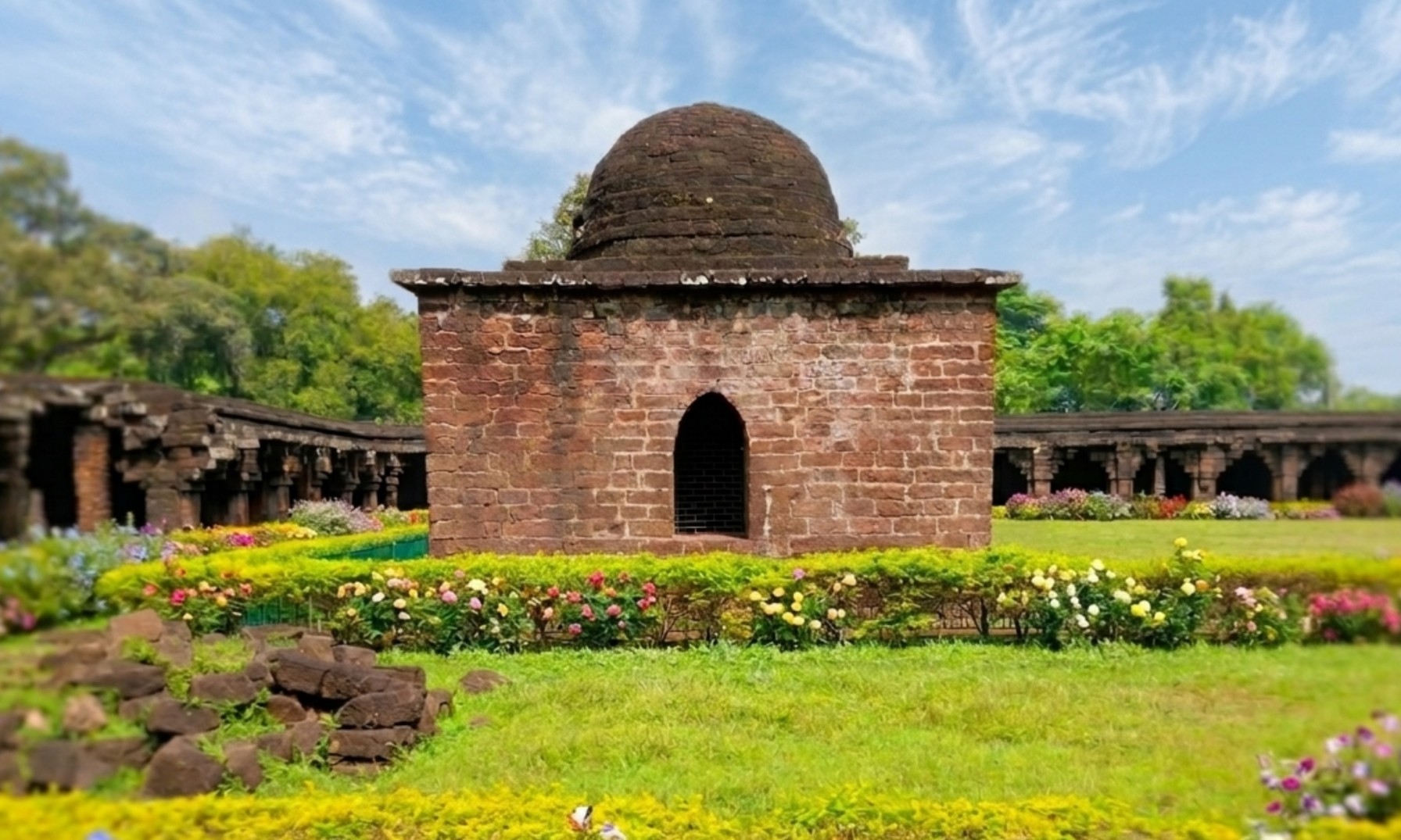 কুড়ুমবেরা দূর্গ Kurumbera Fort tourist palace
